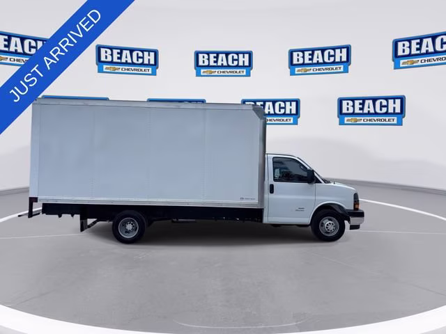 2026 Summit White Chevrolet Express Cutaway 4500 2WT RWD Long Wheelbase