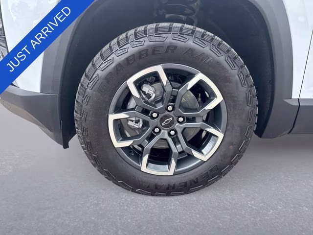 2026 Polar White Tricoat Chevrolet Equinox ACTIV FWD SUV