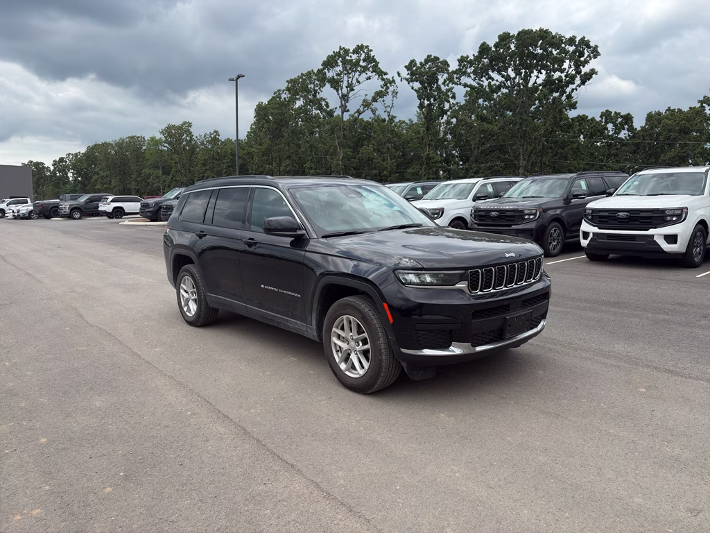 2025 Diamond Black Crystal Pearlcoat Jeep Grand Cherokee L Laredo X RWD SUV