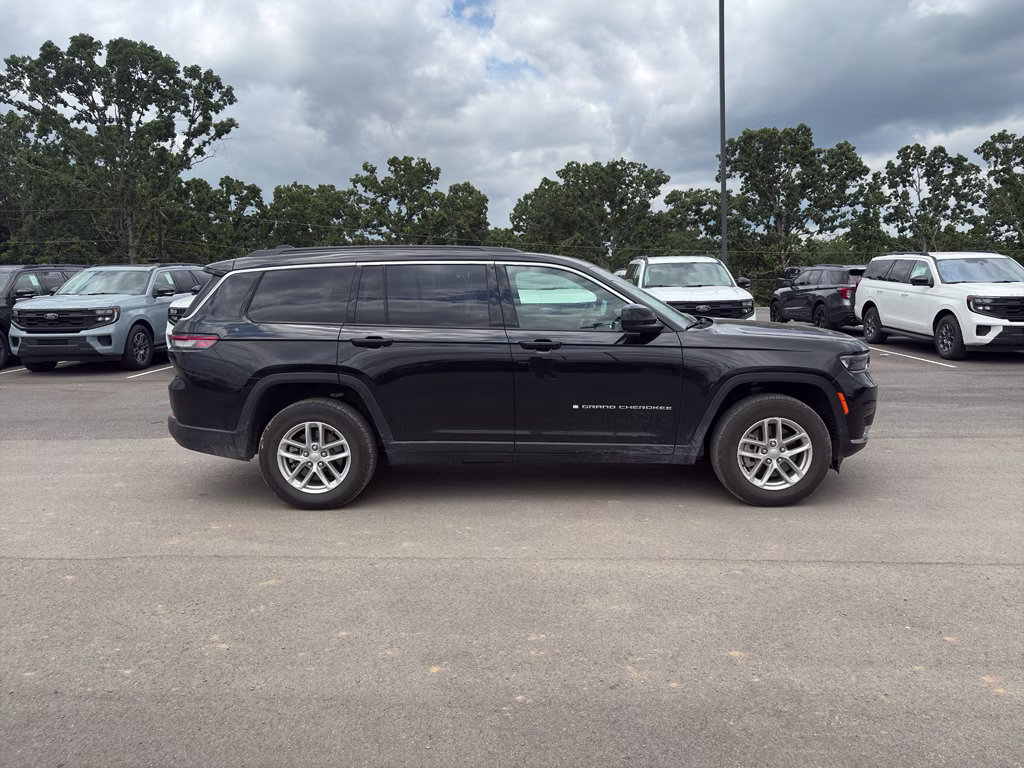 2025 Diamond Black Crystal Pearlcoat Jeep Grand Cherokee L Laredo X RWD SUV