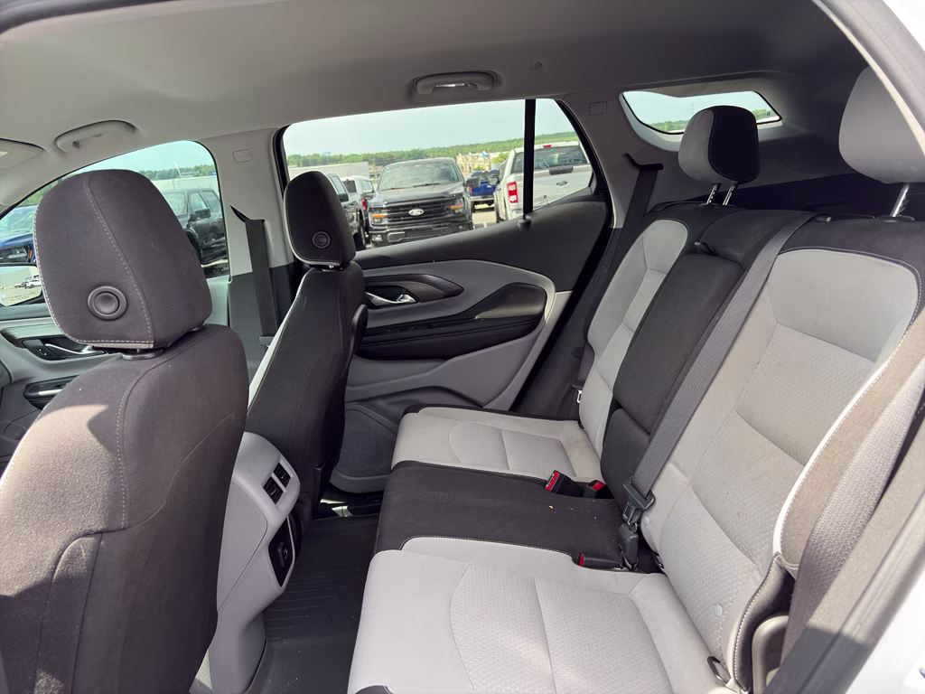 2022 Summit White GMC Terrain SLE FWD SUV