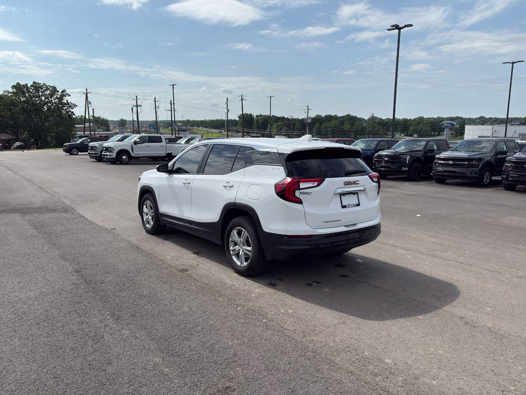 2022 Summit White GMC Terrain SLE FWD SUV