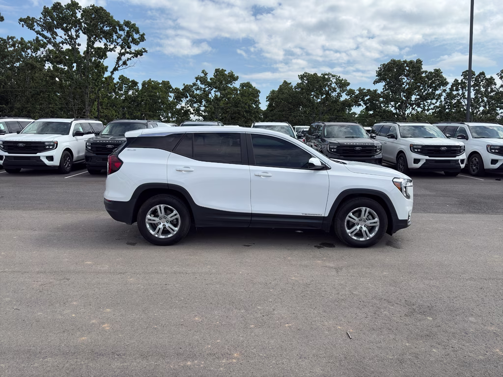 2022 Summit White GMC Terrain SLE FWD SUV