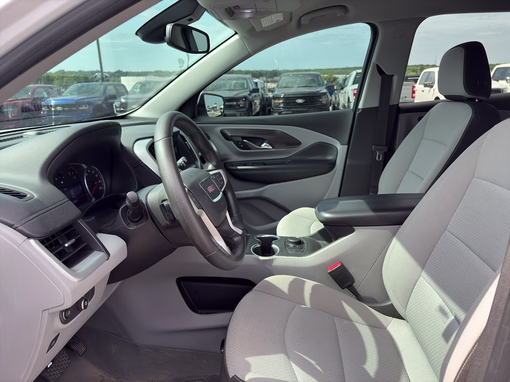 2022 Summit White GMC Terrain SLE FWD SUV