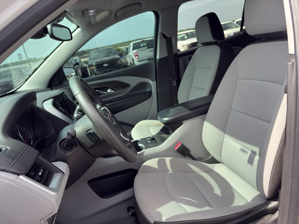 2022 Summit White GMC Terrain SLE FWD SUV