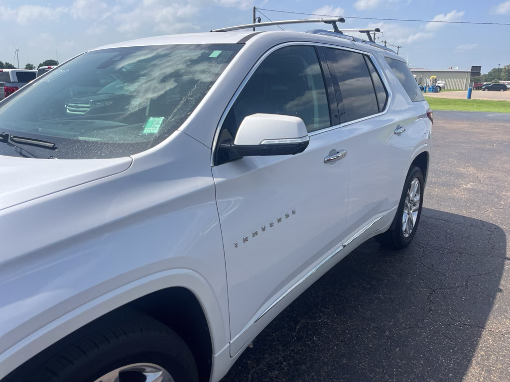 2020 Iridescent Pearl Tricoat Chevrolet Traverse High Country AWD SUV