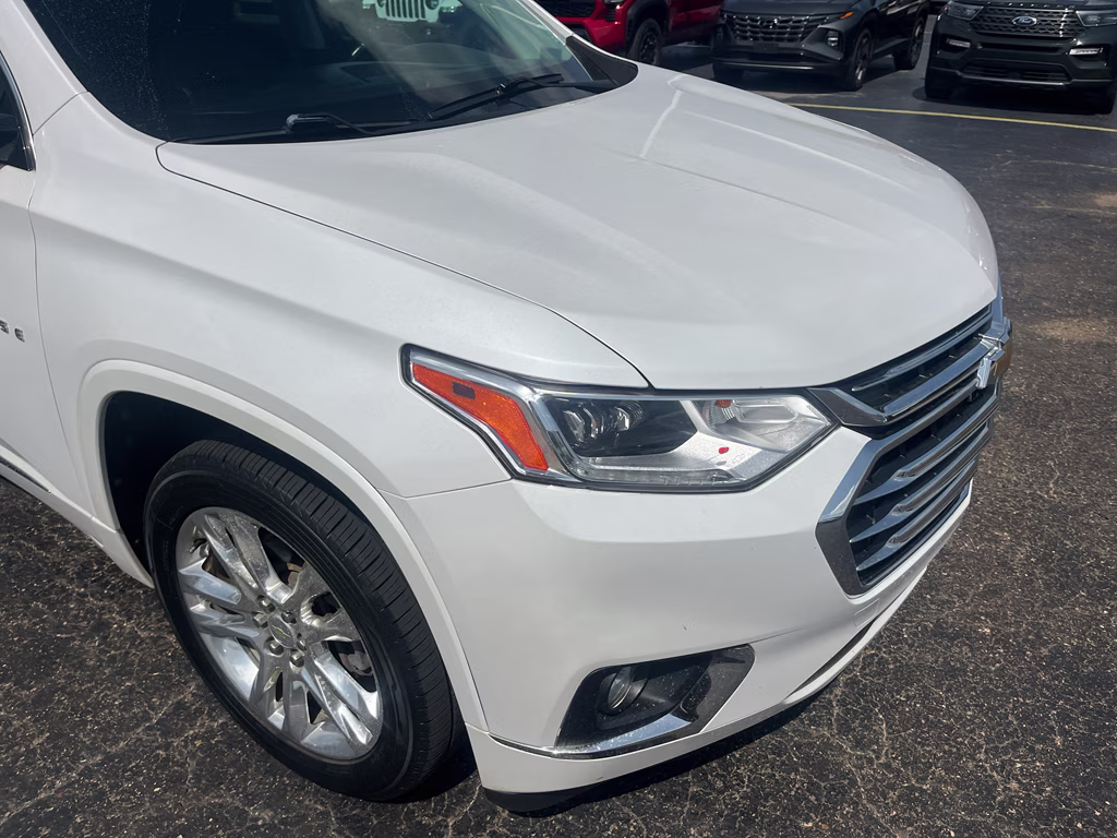 2020 Iridescent Pearl Tricoat Chevrolet Traverse High Country AWD SUV