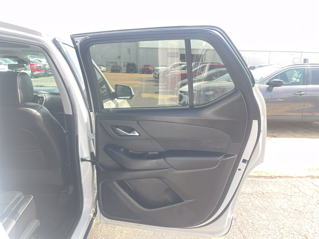 2020 Iridescent Pearl Tricoat Chevrolet Traverse High Country AWD SUV