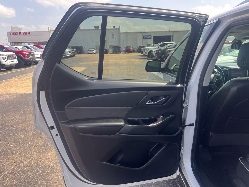 2020 Iridescent Pearl Tricoat Chevrolet Traverse High Country AWD SUV