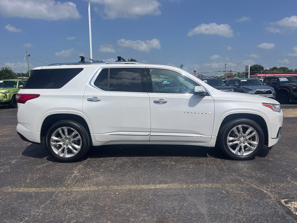 2020 Iridescent Pearl Tricoat Chevrolet Traverse High Country AWD SUV