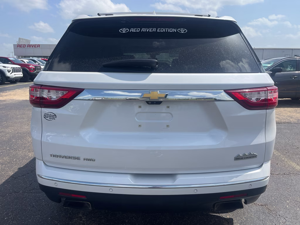 2020 Iridescent Pearl Tricoat Chevrolet Traverse High Country AWD SUV