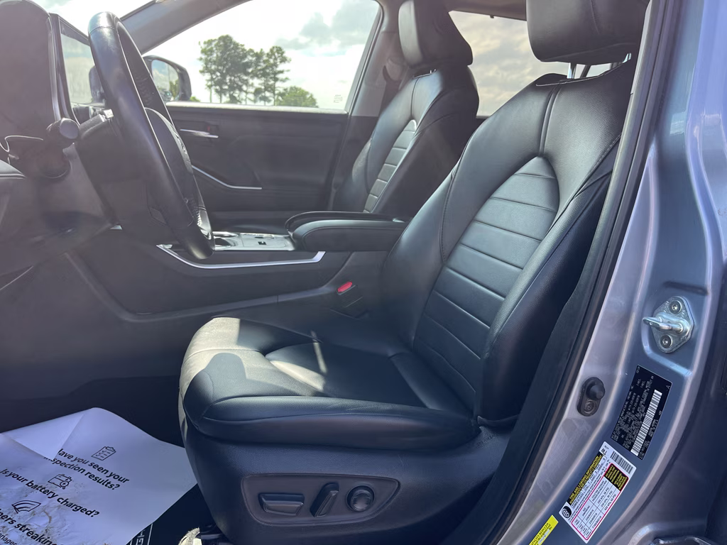 2024 Moon Dust Toyota Highlander Hybrid Hybrid XLE AWD SUV