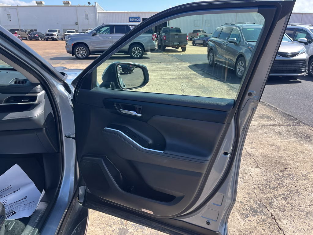 2024 Moon Dust Toyota Highlander Hybrid Hybrid XLE AWD SUV