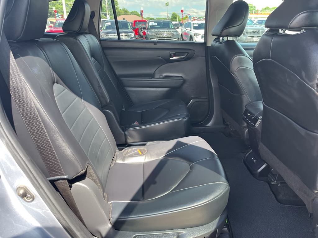 2024 Moon Dust Toyota Highlander Hybrid Hybrid XLE AWD SUV