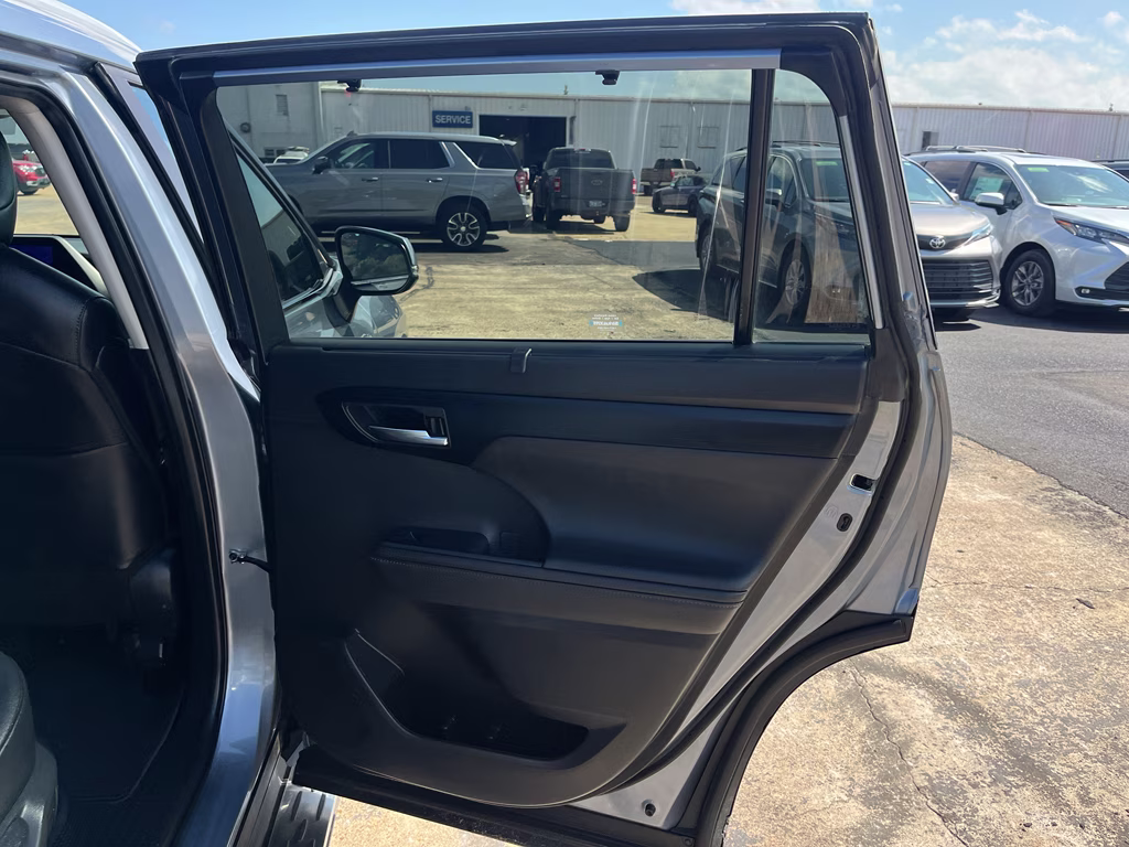 2024 Moon Dust Toyota Highlander Hybrid Hybrid XLE AWD SUV