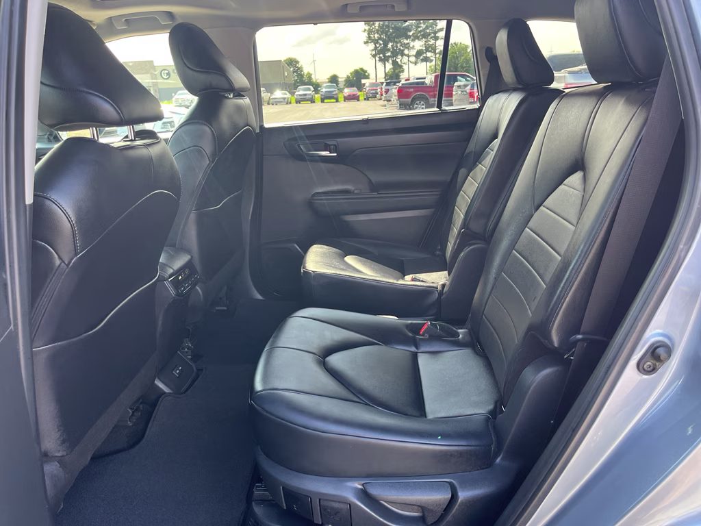 2024 Moon Dust Toyota Highlander Hybrid Hybrid XLE AWD SUV