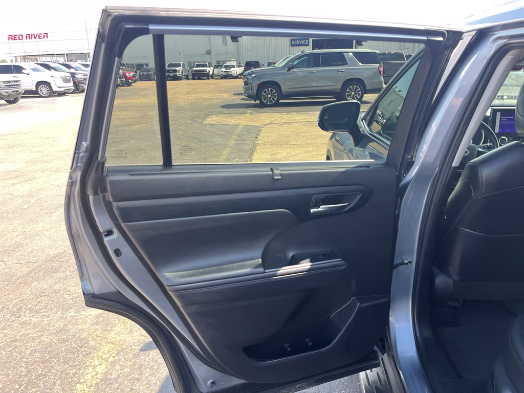 2024 Moon Dust Toyota Highlander Hybrid Hybrid XLE AWD SUV