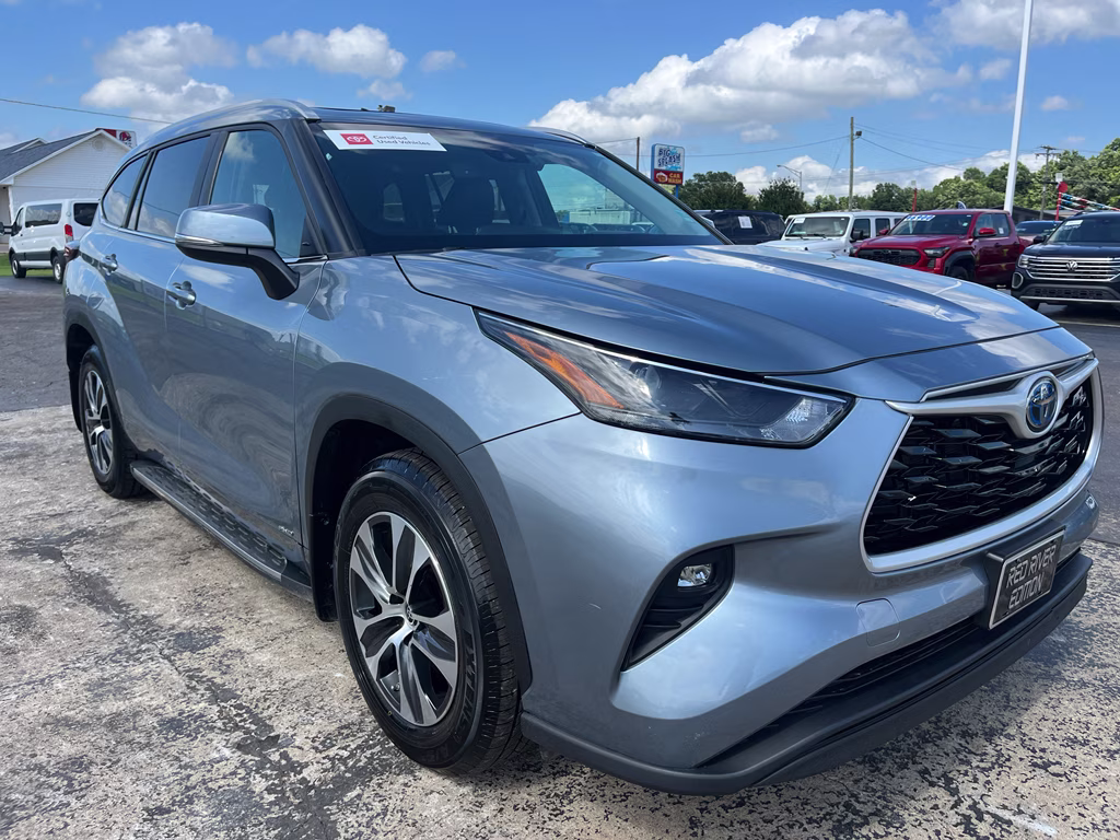2024 Moon Dust Toyota Highlander Hybrid Hybrid XLE AWD SUV