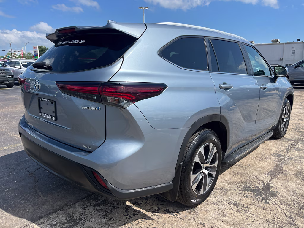 2024 Moon Dust Toyota Highlander Hybrid Hybrid XLE AWD SUV