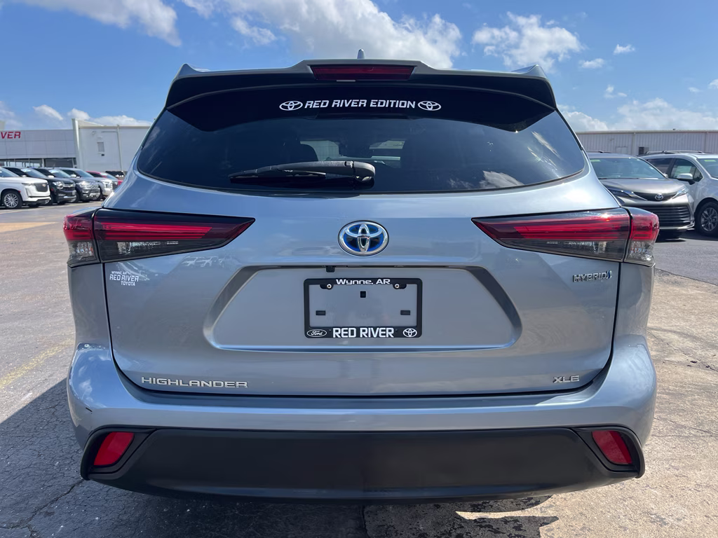 2024 Moon Dust Toyota Highlander Hybrid Hybrid XLE AWD SUV