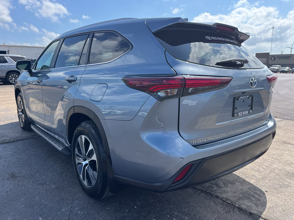 2024 Moon Dust Toyota Highlander Hybrid Hybrid XLE AWD SUV