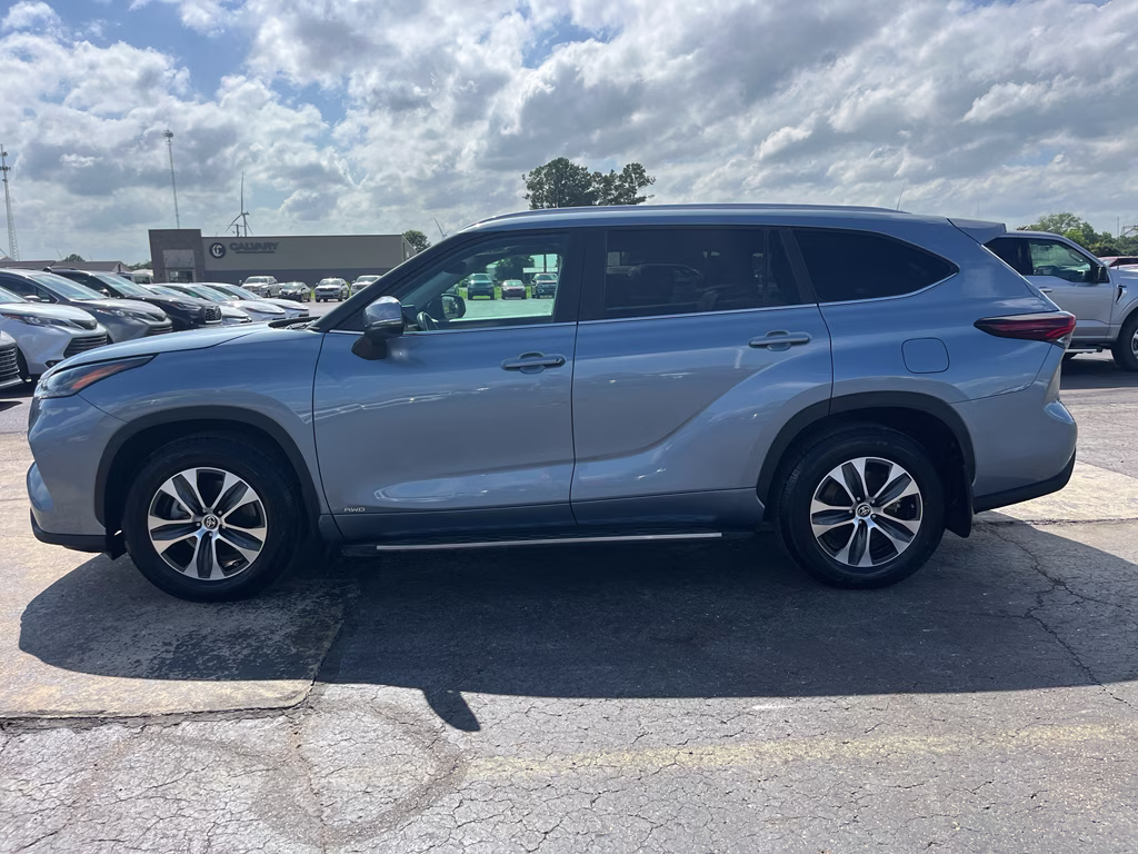2024 Moon Dust Toyota Highlander Hybrid Hybrid XLE AWD SUV