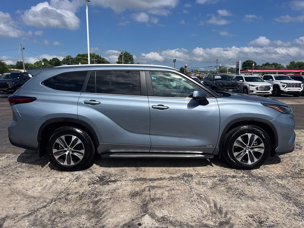 2024 Moon Dust Toyota Highlander Hybrid Hybrid XLE AWD SUV