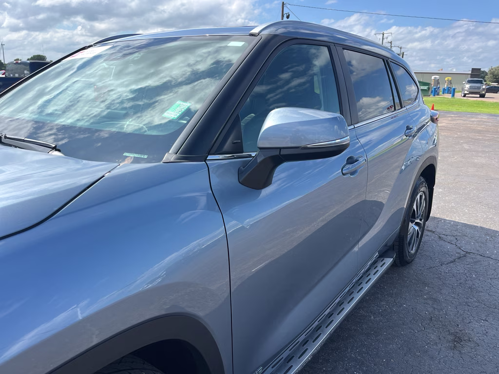 2024 Moon Dust Toyota Highlander Hybrid Hybrid XLE AWD SUV