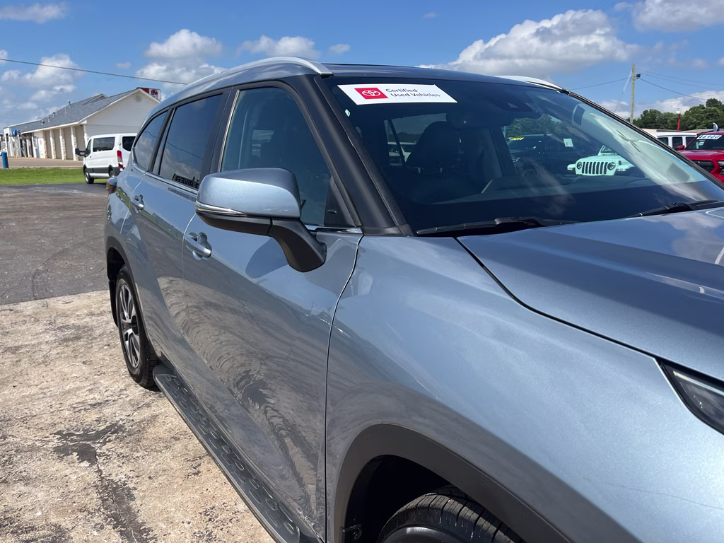 2024 Moon Dust Toyota Highlander Hybrid Hybrid XLE AWD SUV