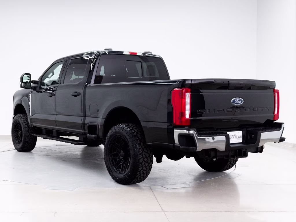 2023 Agate Black Metallic Ford Super Duty F-250 SRW XLT 4X4 Truck