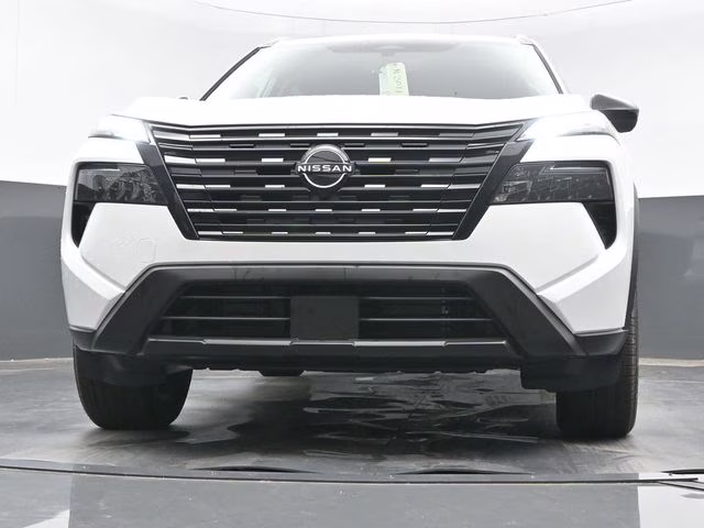2026 Everest White Pearl Tricoat Nissan Rogue Dark Armor FWD SUV