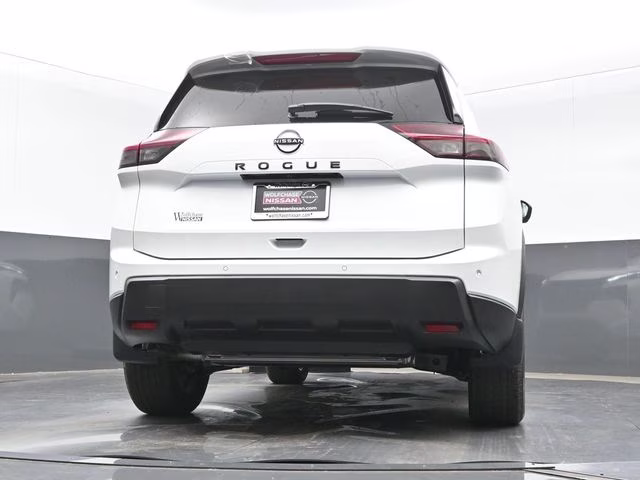2026 Everest White Pearl Tricoat Nissan Rogue Dark Armor FWD SUV