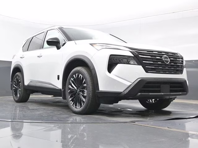 2026 Everest White Pearl Tricoat Nissan Rogue Dark Armor FWD SUV