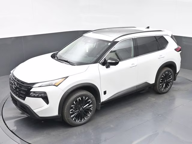 2026 Everest White Pearl Tricoat Nissan Rogue Dark Armor FWD SUV