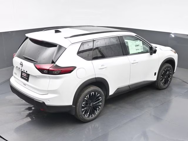 2026 Everest White Pearl Tricoat Nissan Rogue Dark Armor FWD SUV