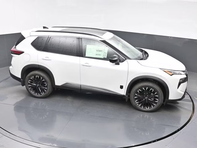 2026 Everest White Pearl Tricoat Nissan Rogue Dark Armor FWD SUV
