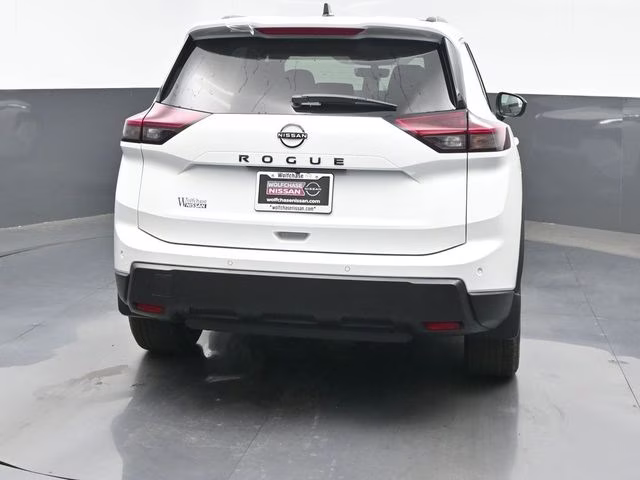 2026 Everest White Pearl Tricoat Nissan Rogue Dark Armor FWD SUV