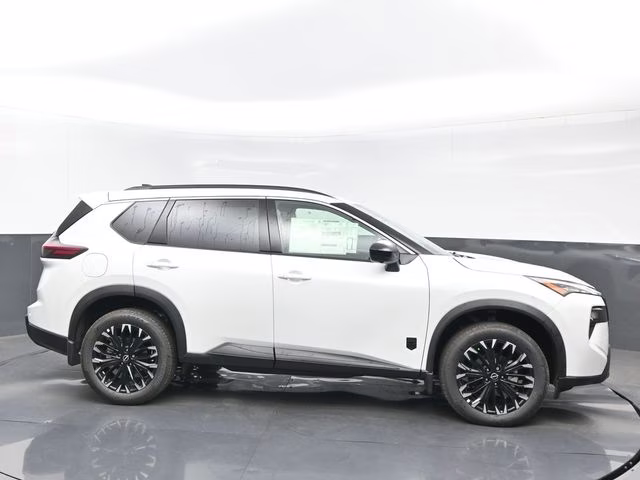 2026 Everest White Pearl Tricoat Nissan Rogue Dark Armor FWD SUV