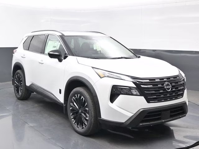 2026 Everest White Pearl Tricoat Nissan Rogue Dark Armor FWD SUV