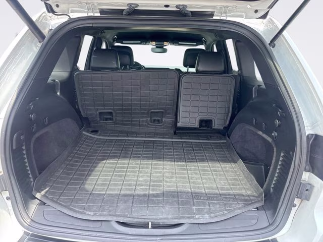2019 Bright White Clearcoat Jeep Grand Cherokee Altitude 4X4 SUV