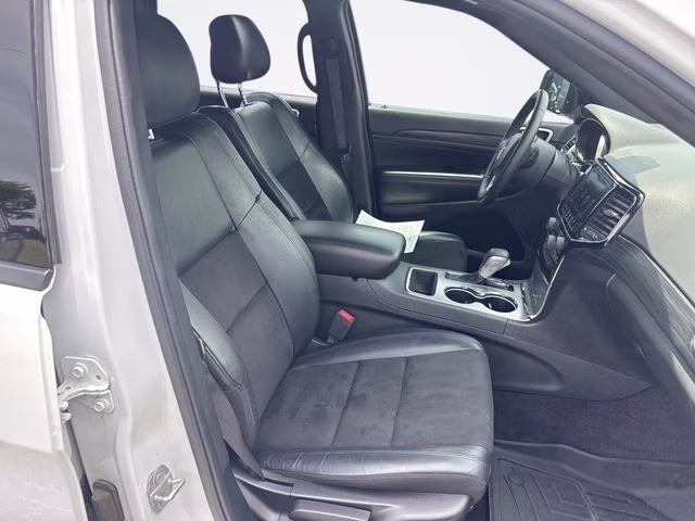 2019 Bright White Clearcoat Jeep Grand Cherokee Altitude 4X4 SUV