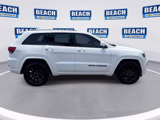 2019 Bright White Clearcoat Jeep Grand Cherokee Altitude 4X4 SUV