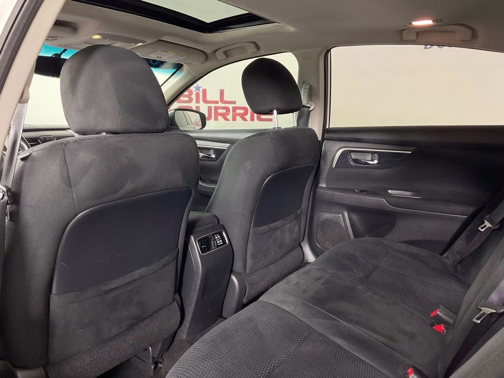 2014 Pearl White Nissan Altima 2.5 SV FWD Sedan