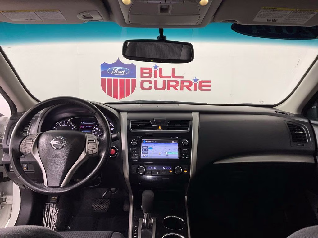 2014 Pearl White Nissan Altima 2.5 SV FWD Sedan