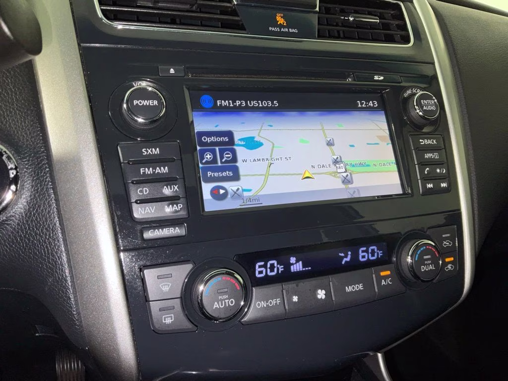 2014 Pearl White Nissan Altima 2.5 SV FWD Sedan