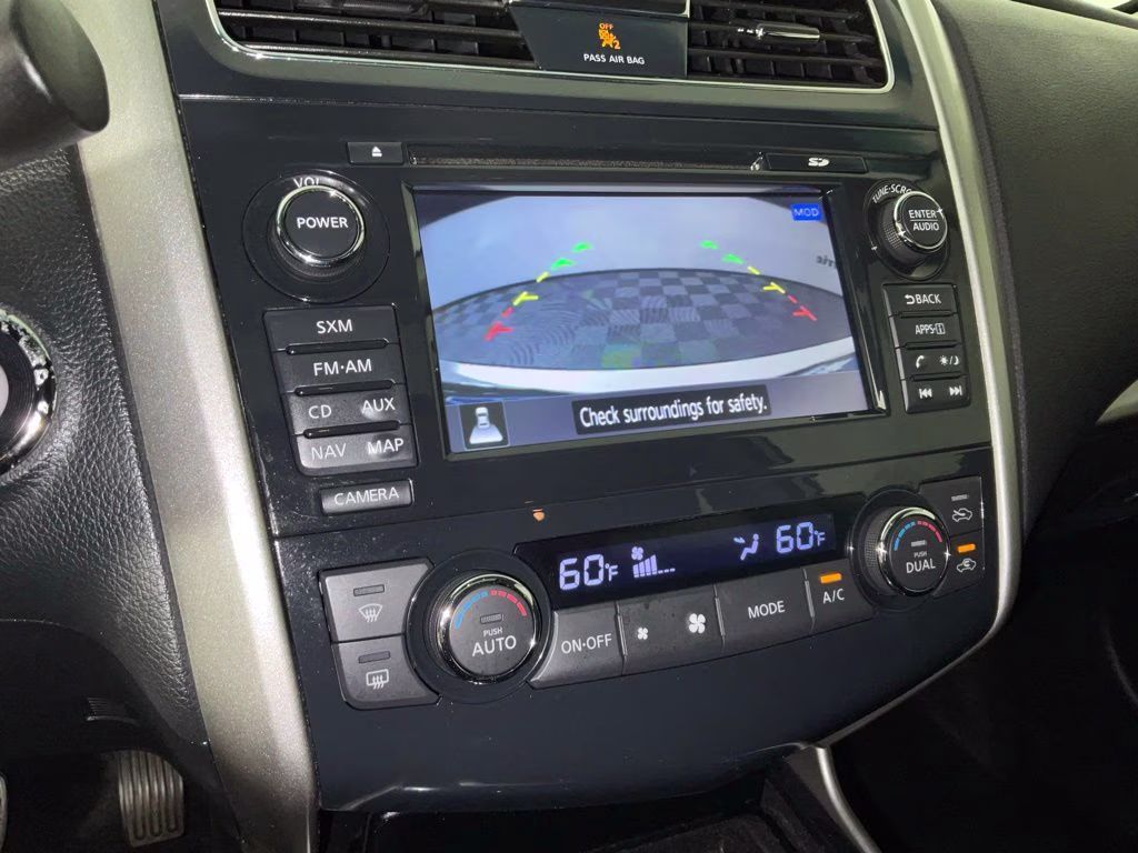 2014 Pearl White Nissan Altima 2.5 SV FWD Sedan