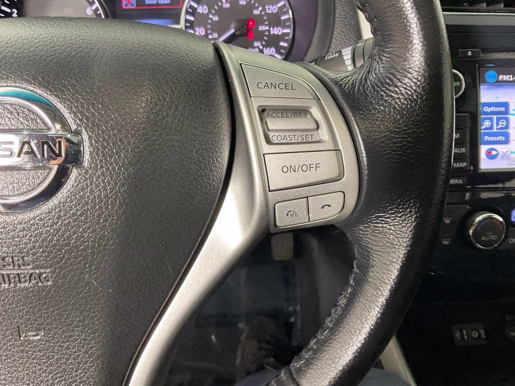 2014 Pearl White Nissan Altima 2.5 SV FWD Sedan