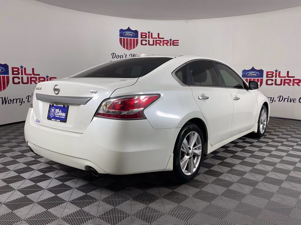 2014 Pearl White Nissan Altima 2.5 SV FWD Sedan