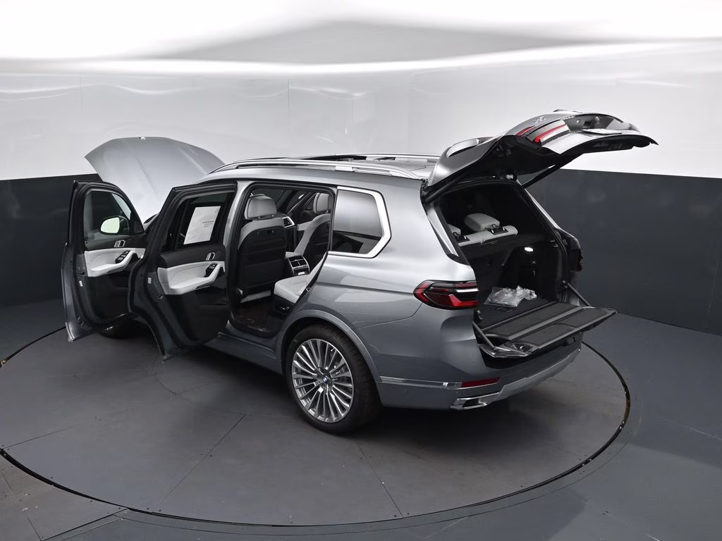 2027 Skyscraper Grey Metallic BMW X7 xDrive40i AWD SUV
