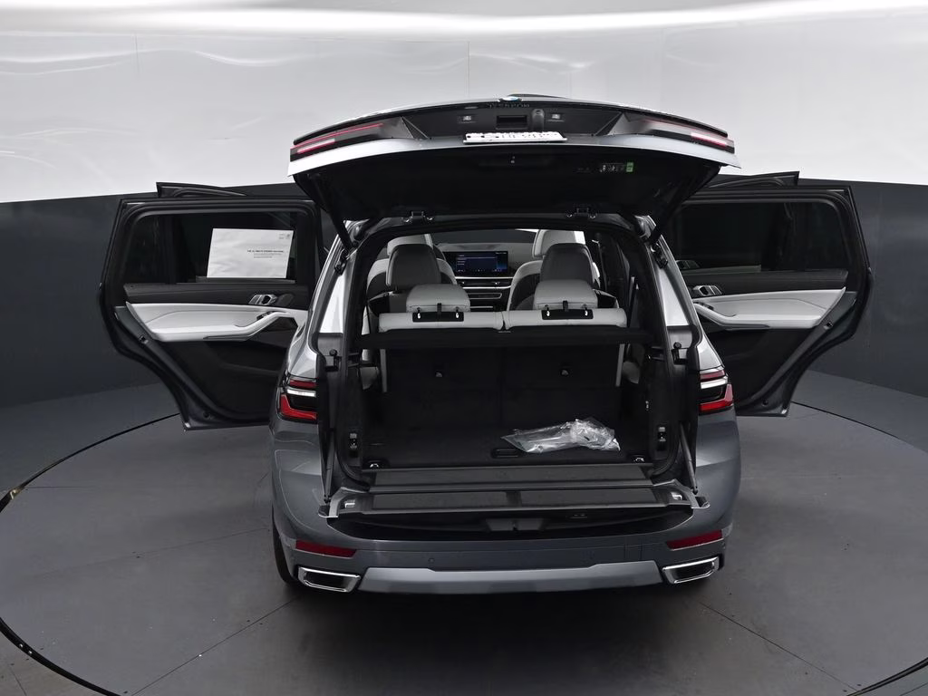 2027 Skyscraper Grey Metallic BMW X7 xDrive40i AWD SUV